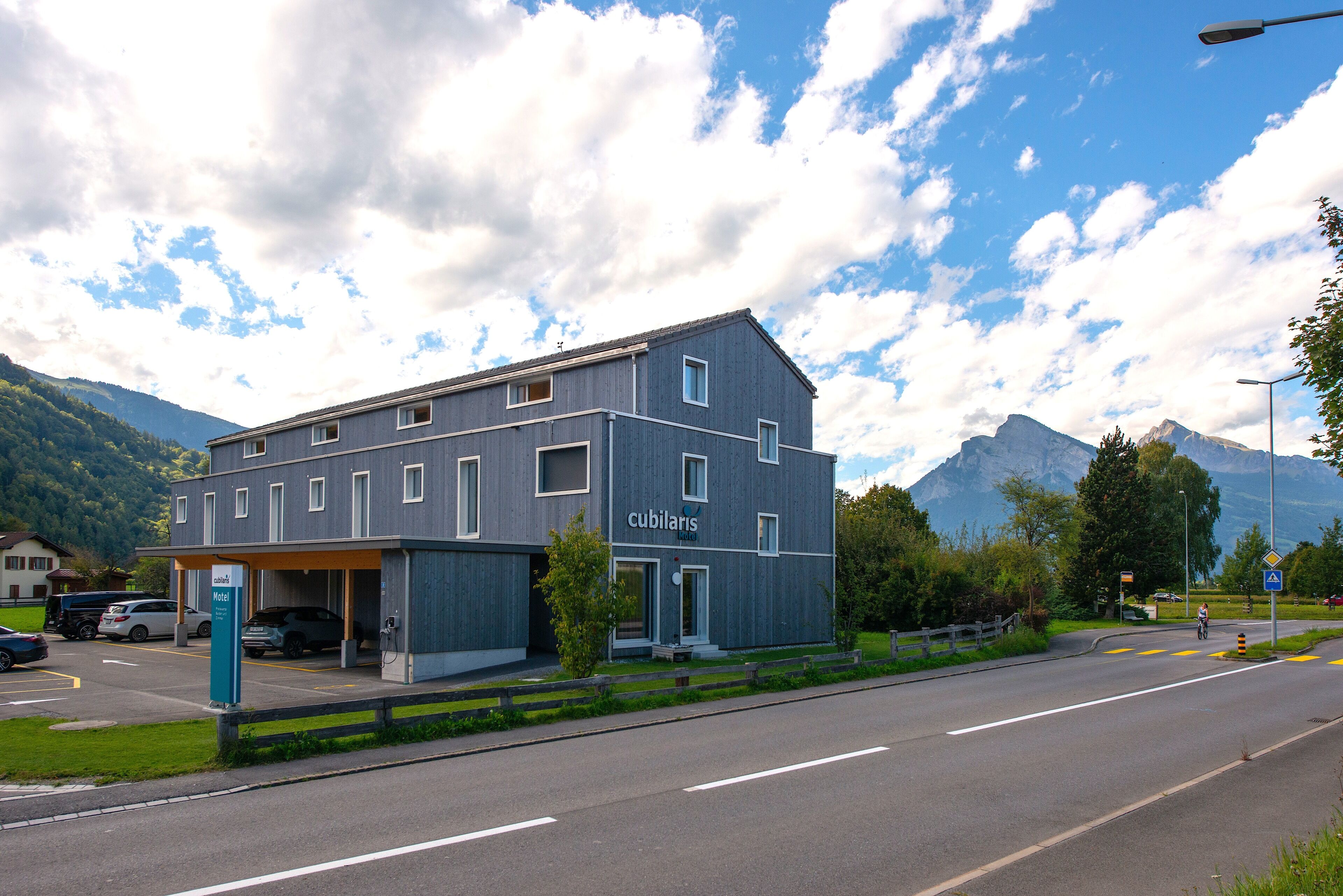 المنشأة من الخارج