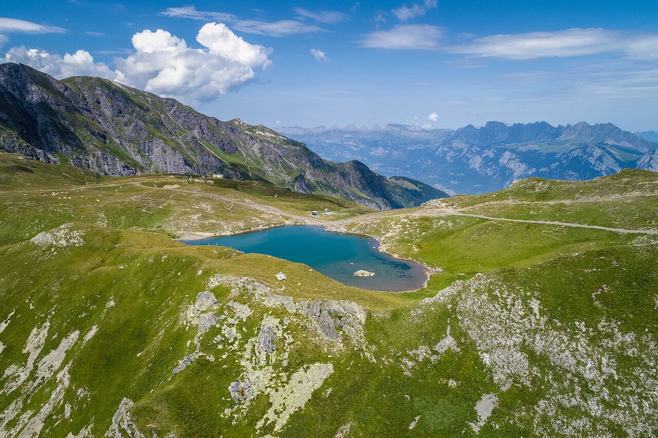 A mountainous landscape with a lake and a clear sky.
