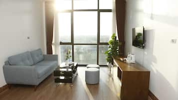 Executive Triple Room | Living room | 42-inch flat-screen TV with cable channels, TV