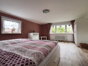 3 bedrooms, in-room safe, travel crib, WiFi