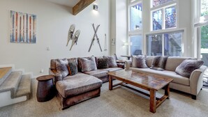 Unclassified image, 3 of 41, button - Townhome ~ 4 Mi to Beaver Creek & 8 Mi to Vail! (Avon)