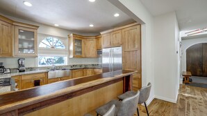 Unclassified image, 4 of 41, button - Townhome ~ 4 Mi to Beaver Creek & 8 Mi to Vail! (Avon)
