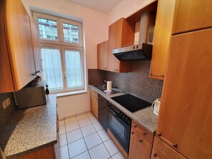 Kühlschrank, Mikrowelle, Ofen, Geschirrspüler