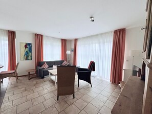 Unclassified image, 4 of 18, button