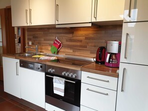 Køleskab, mikrobølgeovn, ovn, opvaskemaskine