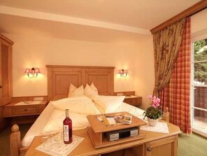 1 bedroom, in-room safe, WiFi, bed sheets