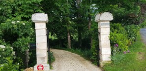 Property grounds - Gîte" L'Atelier "plain pied Périgord noir with swimming pool on large grounds  (Val de Louyre et Caudeau)