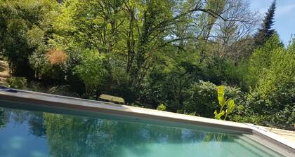 Gîte" L'Atelier "plain pied Périgord noir with swimming pool on large grounds