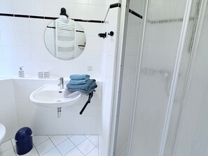 Shower, hair dryer - Rosenhus 6 - 70002, Germany (Wangerland)