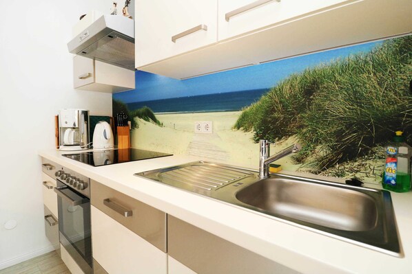 Fridge, oven, dishwasher, cookware/dishes/utensils