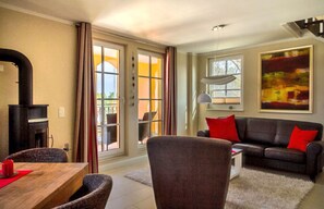 Televisión y chimenea 