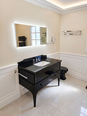 Bathtub, towels - Homerez - Villa in Ribérac (Ribérac)