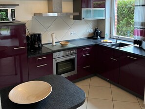 Kjøleskap, mikrobølgeovn, ovn og oppvaskmaskin