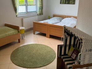 2 bedrooms, travel cot, wheelchair access