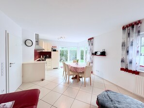 Unclassified image, 2 of 11, button