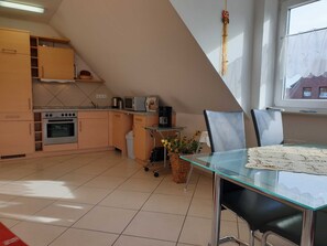 Kühlschrank, Geschirrspüler