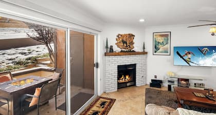 Beautiful Townhouse! Walking Distance to Bear Mtn and Golf Course! Walk to Hiking!