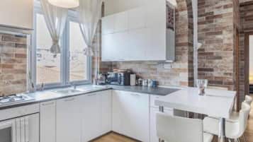 Fridge, microwave, oven, stovetop
