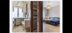 Douche, sèche-cheveux, bidet, serviettes fournies