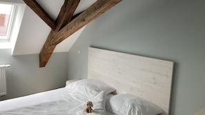 Habitación básica doble | Decoración individual, wifi gratis, ropa de cama