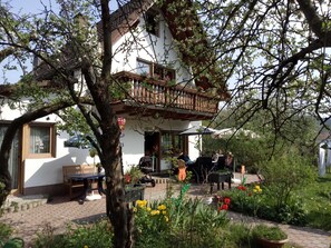 Outdoor dining - Vacation apartment Beate Engelhardt (Edertal)