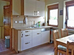 Fridge, microwave, oven, stovetop - Vacation apartment Beate Engelhardt (Edertal)