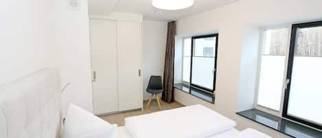 4 quartos, ferros/tábuas de passar roupa, Wi-Fi