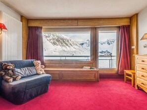 Una televisión de pantalla plana