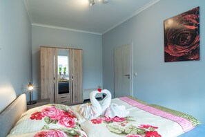 2 bedrooms, travel crib, WiFi, bed sheets