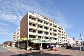 Unclassified image, 5 of 28, button