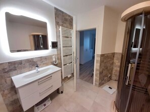 Unclassified image, 4 of 28, button