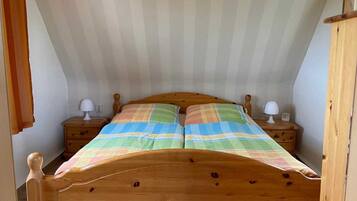2 bedrooms, travel crib, WiFi, bed sheets