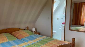 2 bedrooms, travel crib, WiFi, bed sheets