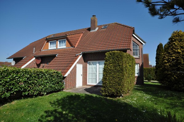 Unclassified image, 1 of 20, button