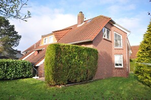 Unclassified image, 2 of 20, button