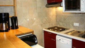 A compact kitchen with a microwave, toaster, and dishwasher. - Large studio for 4 - Comfortable with balcony (Tignes)
