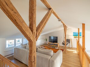 Unclassified image, 4 of 39, button