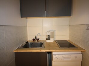 Réfrigérateur, four, plaque de cuisson, lave-vaisselle