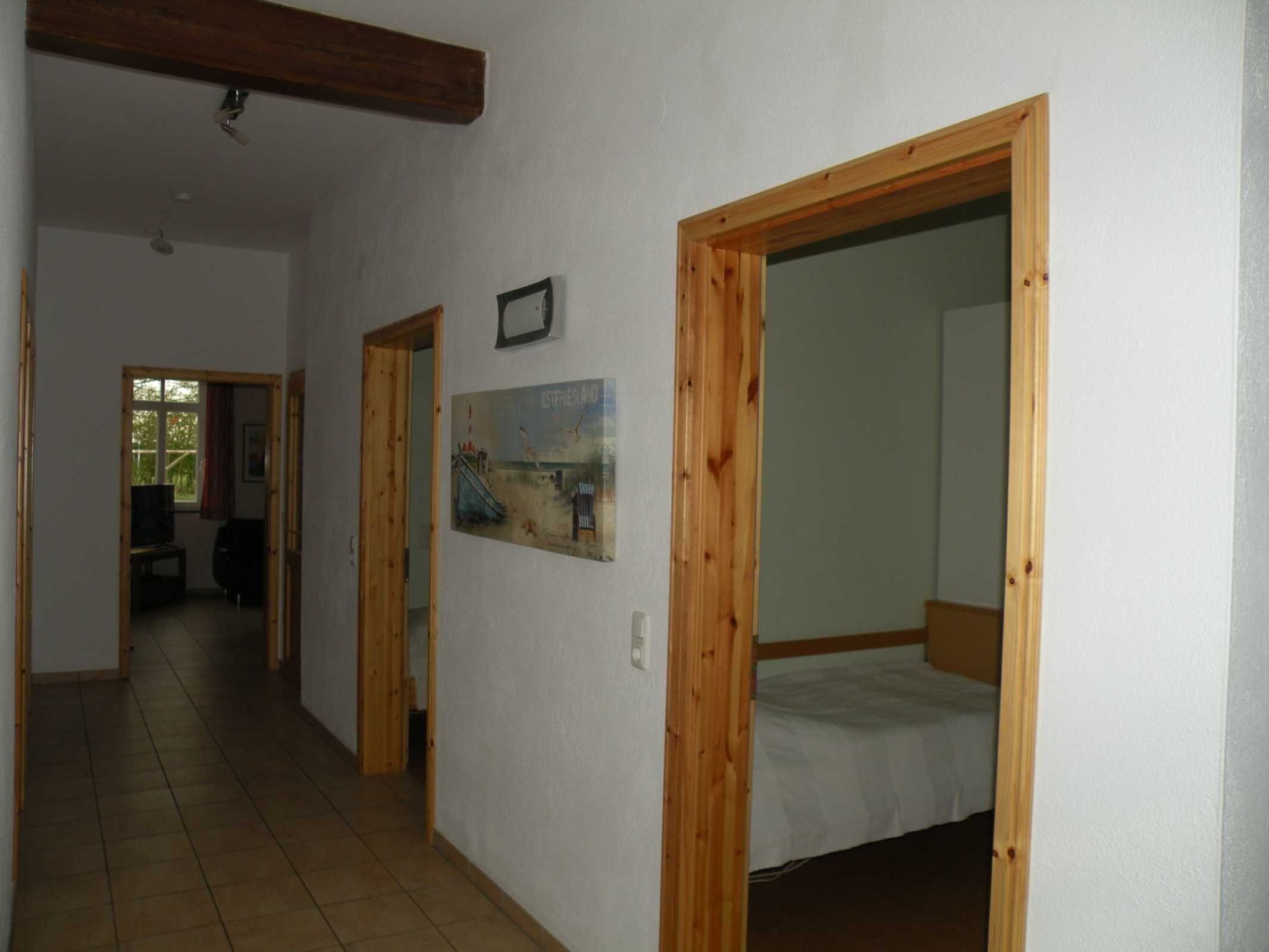 6 bedrooms, desk, iron/ironing board, travel crib