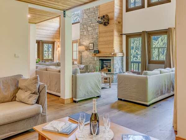 Télévision, cheminée