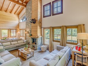 Télévision, cheminée