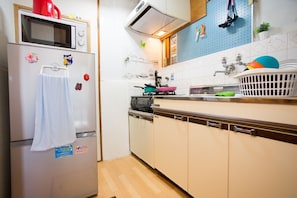 Fridge, microwave, oven, stovetop - 5 min from Kyoto Station Riverside House / Kyoto Kyōto (Kyoto)