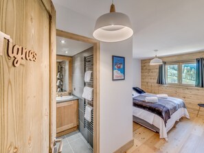 4 bedrooms, free WiFi