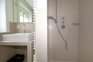 Unclassified image, 5 of 30, button