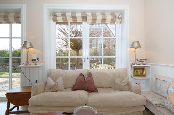 Unclassified image, 1 of 30, button