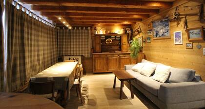 Traditional chalet for 8, cozy with Wifi, near slopes in Tignes