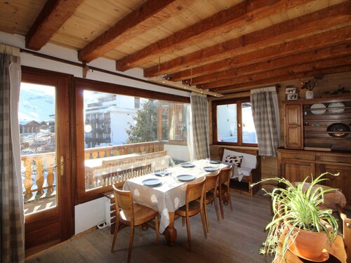 Traditional wooden chalet, cozy, 3 bedrooms, 8 people, south balcony
