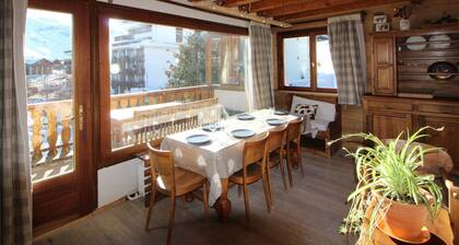 Traditional wooden chalet, cozy, 3 bedrooms, 8 people, south balcony