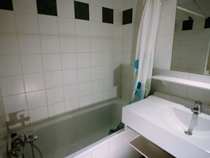 Bathroom - Classic Studio with Balcony - Tignes-Le Lavachet, 4 Pers. (Tignes-Le Lavachet)