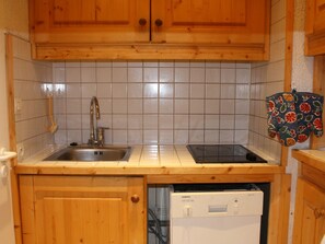 Réfrigérateur, four, plaque de cuisson, lave-vaisselle
